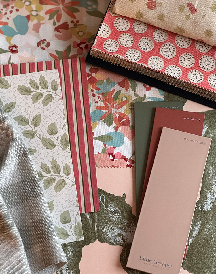 Tapeter och färgprover matchas av Lina Isaksson