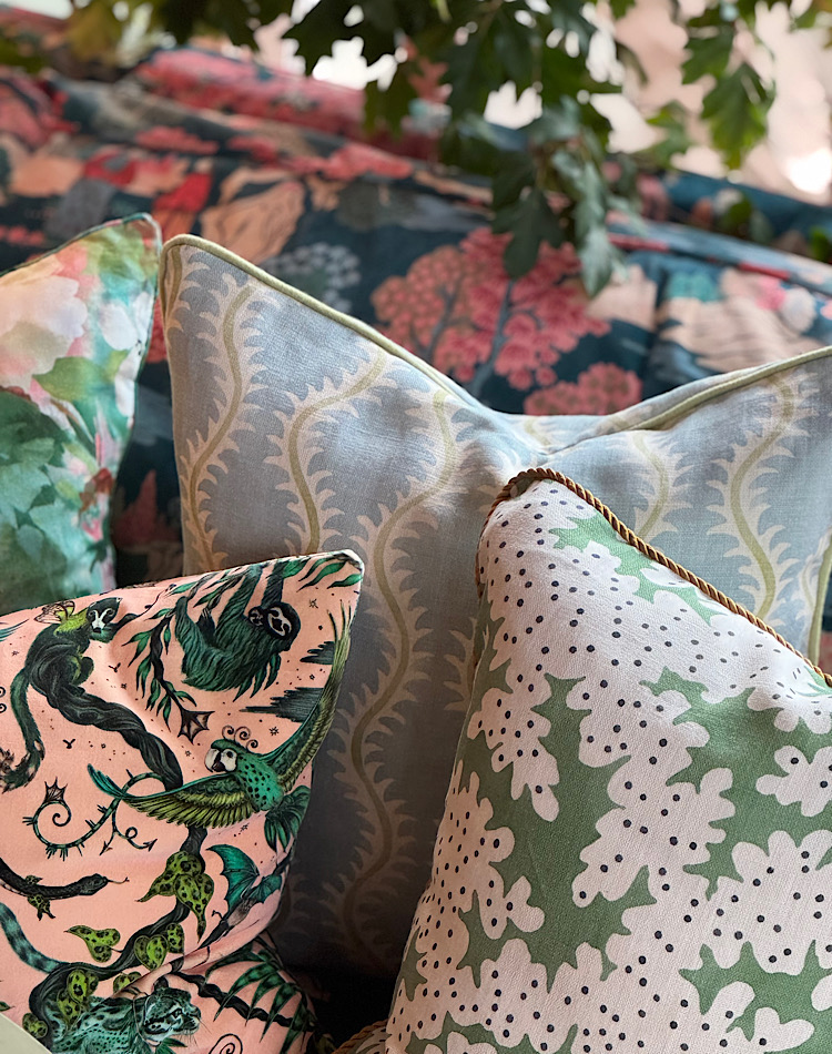 Uppsydda kuddar hos Lina Isaksson Interior Design AB
